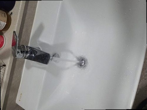 광주 역동 하수구막힘 배관 내부 상태를 점검하고 배수 흐름을 확인하는 과정